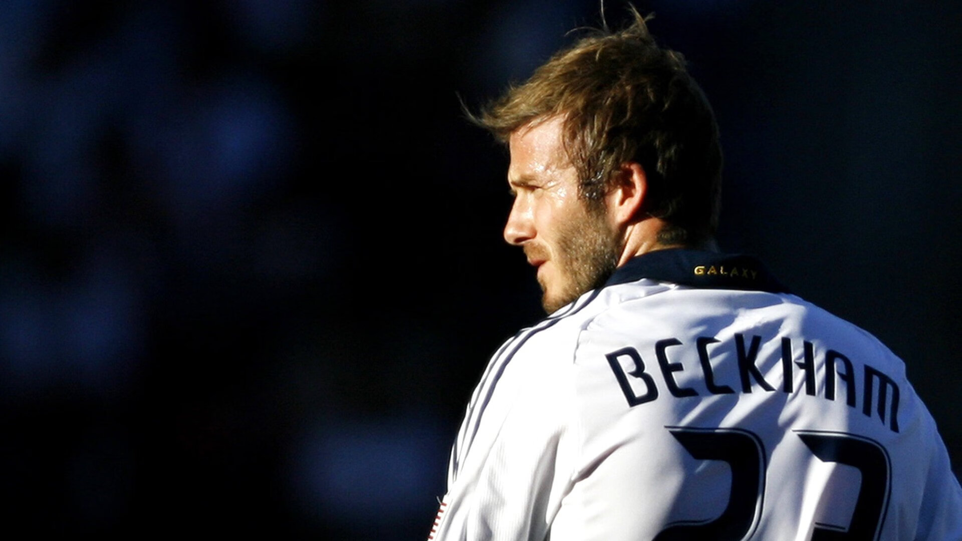 西亚卡姆迎来五赛季出色发挥,瑞士队观众热烈欢呼!赛场气氛高涨