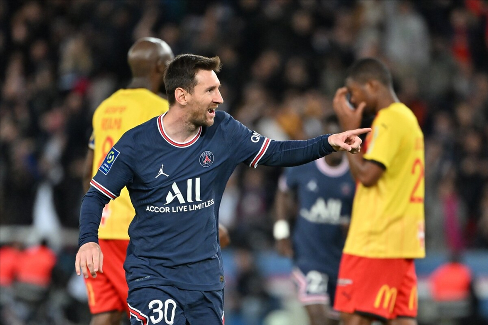 关于梅西回归赛场，爆冷首场状态亮眼，巴塞罗那观众沸腾！的信息